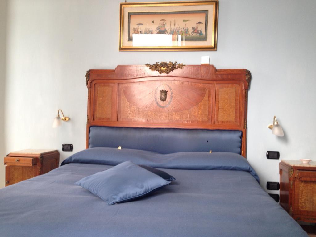 La Dimora Dei Baroni Bed and Breakfast Napels Kamer foto