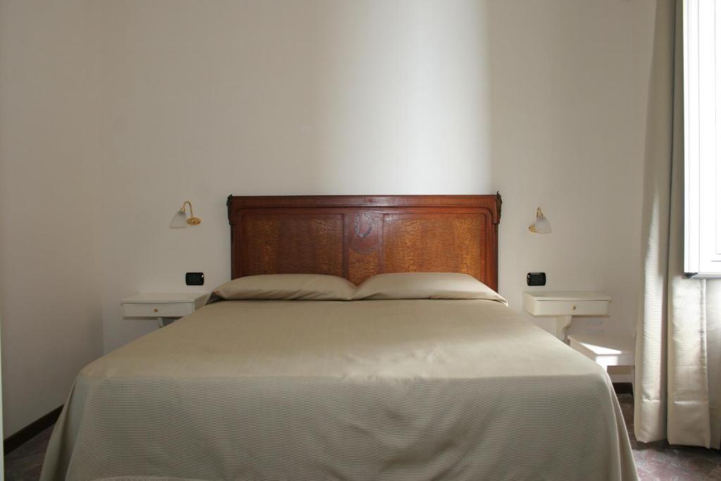 La Dimora Dei Baroni Bed and Breakfast Napels Kamer foto